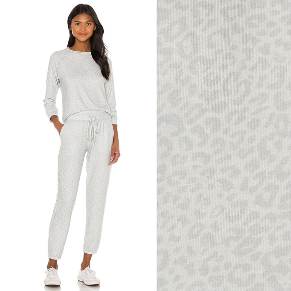 NWT BEYOND YOGA | Brushed Knit Printed Favorite Raglan in Gray Leopard | Size M - Picture 2 of 10